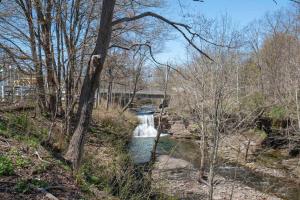 Galeriebild der Unterkunft Cozy Waterfall Oasis - Close to Catskills in East Durham + 15 Fotos