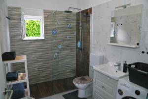 Koupelna v ubytování Apartments Biondi + 37 fotografií