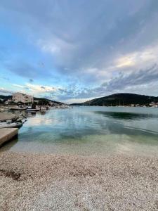 a large body of water with a rocky beach at Apartment Viniška in Vinišće
