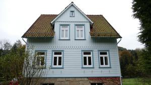 a white house with a gambrel roof at Ferienwohnung Wolfshagen in Wolfshagen +8 photos