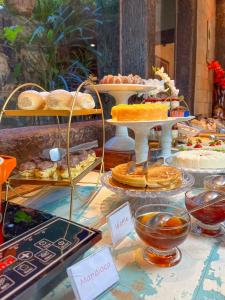 a display of bread and pastries on a table at Pousada Victoria Villa By Nacional Inn - A 800 metros da Vila Capivari in Campos do Jordão +45 photos