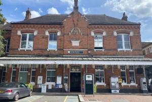 a brick building with a car parked in front of it at Purley 2 Bed Flat in Purley +2 photos
