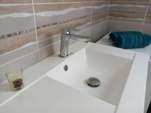 Ένα μπάνιο στο Gîte sur les hauteurs d'Honfleur - SPA +17 φωτογραφίες