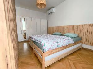 Zdjęcie z galerii obiektu Big Stay - 4 Bedroom, 2 Bathroom Central Apartment with AC w Bratysławie
