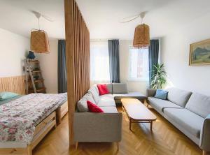 Zdjęcie z galerii obiektu Big Stay - 4 Bedroom, 2 Bathroom Central Apartment with AC w Bratysławie