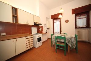 A kitchen or kitchenette at Gelso