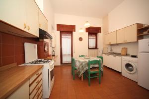 A kitchen or kitchenette at Gelso