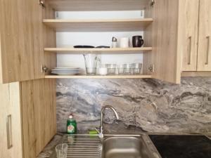 Kuhinja ili čajna kuhinja u objektu Triple Serenity Suite