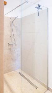 Phòng tắm tại Oleander House