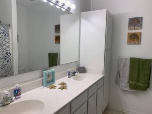 Rehoboth Beach Home that has It All的一间浴室