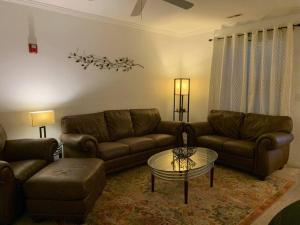 Rehoboth Beach Home that has It All的休息区
