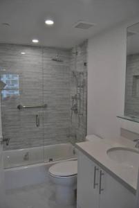 O baie la Luxury Beachfront 3 Bedroom Miami Beach Condo,