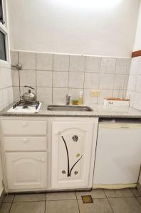 Η κουζίνα ή μικρή κουζίνα στο NOMEOLVIDES