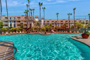 Πισίνα στο ή κοντά στο Breakwater Escape A 200 - Spacious Condo with BBQ grill, board games, and fireplace