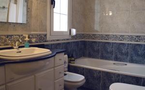 Ένα μπάνιο στο Casa Del Sol y la Luna Apartamento Medio Día