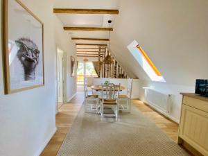 a dining room with a table and chairs at Ferienhaus Straußenblick - keine Monteure in Bad Fallingbostel