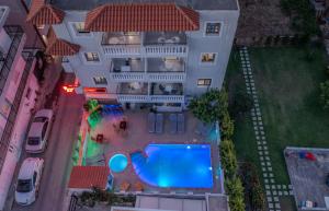 Bazén v ubytování Kings Hersonissos Hotel nebo v jeho okolí