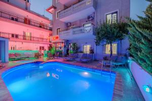 Bazén v ubytování Kings Hersonissos Hotel nebo v jeho okolí