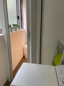 Postel nebo postele na pokoji v ubytování Casa Ambra, 50m vom Comer See, 2 private Parkplätze
