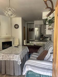 a room with a bed and a table and a kitchen at APARTAMENTO RIBERA DEL GUADIARO, 14 in Benaoján