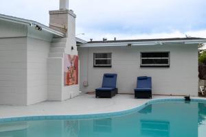 Piscina di Cruise Haven with Pool, 15 Min to Port Canav & Beach o nelle vicinanze
