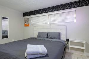 Letto o letti in una camera di Cruise Haven with Pool, 15 Min to Port Canav & Beach