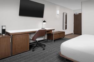 TV a/nebo společenská místnost v ubytování Courtyard by Marriott Portland Tigard