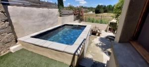 Bazén v ubytovaní Gîte avec Piscine Proche de Carcassonne alebo v jeho blízkosti