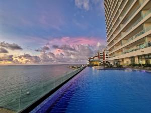 Bazén v ubytování Apartamentos Condominio H2 Bocagrande Por Parceros Group nebo v jeho okolí