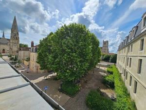En have udenfor Aux'Cerfs - Vue cathédrale