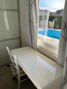 Bazén v ubytování Just Like Home Bed & Spa Porsgrunn nebo v jeho okolí