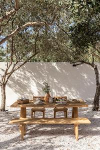 Сад в Bozonos Slow Living Villa - Seaside Simplicity