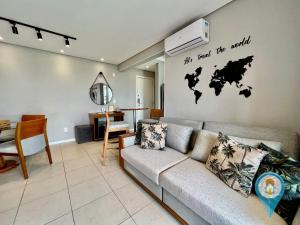 a living room with a couch and a map on the wall at N1204 Perfeito apto para férias e Beto Carrero! in Penha