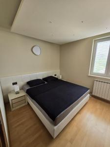 En eller flere senge i et værelse på Sunny Day self check in