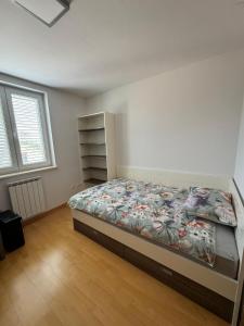 En eller flere senge i et værelse på Sunny Day self check in