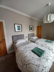two beds in a room with two beds sidx sidx sidx sidx at Glebe Apartment in Campbeltown