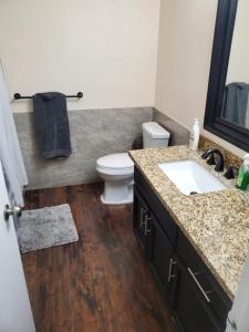 Gallery image of Lakeside Lake Biltmore Village Condo in Phoenix