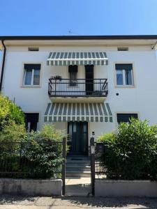 Budova, kde se apartmán nachází + 19 fotografií