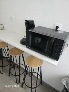 Η κουζίνα ή μικρή κουζίνα στο Magnifique Chambre Triple3 +25 φωτογραφίες