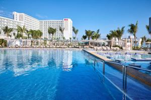 Bazén v ubytování Riu Palace Aquarelle - All Inclusive nebo v jeho okolí