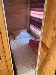 Galeriebild der Unterkunft Przyczepa holenderska domek I in Przemysław