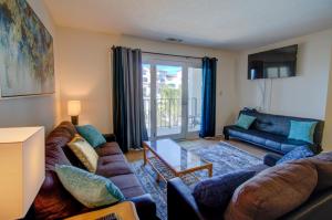 a living room with a couch and a table at Villa Capriani 109B in North Topsail Beach