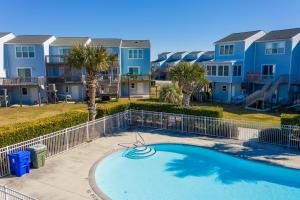 a swimming pool in front of some apartments at Bermuda Place in North Topsail Beach