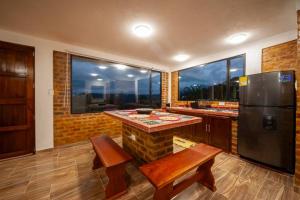 Η κουζίνα ή μικρή κουζίνα στο La Tribuna de los Andes Cabin 1