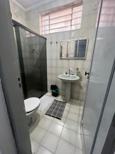 a bathroom with a shower and a toilet and a sink at Hostel de Luz - Unidade 1 in Campinas