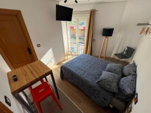 A seating area at Lotila Flats Rio Caudal