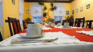 Un restaurante u otro lugar para comer en Hotel CB Royal