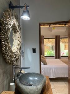 Postel nebo postele na pokoji v ubytování LA QUEBRADA ECO LODGE Hotel Boutique
