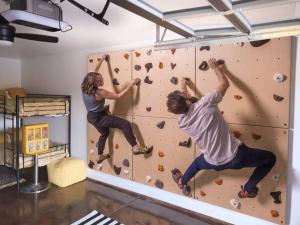 入住Mountainside Retreat Climbing Wall Zion Bryce 3BR Stargazing Firepit EV的客人