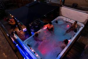 Clients de l'établissement Family Retreat W Hot Tub & Patio Dining 66 autres photos